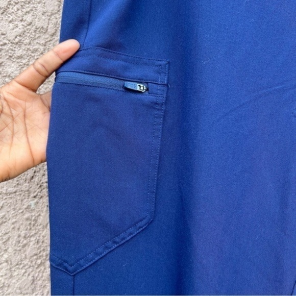 FIGS Technical Collection Scrubs Zamora Jogger Pants in Navy Blue, Multi-pockets - Picture 6 of 15